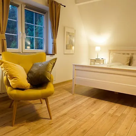 Dom Franciszkanska 25 *